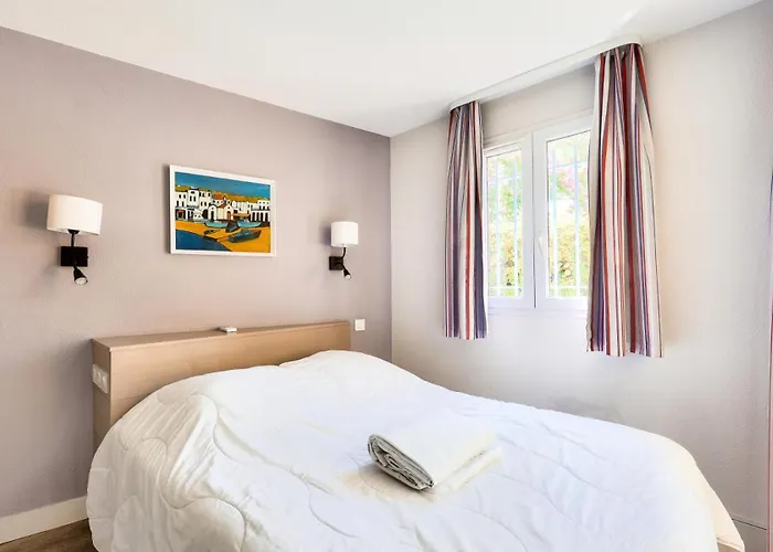 La Pinede - Maeva - Bord De 2 Pieces + Coin 6 Personnes - Prestige Mae-7691 * Hyères